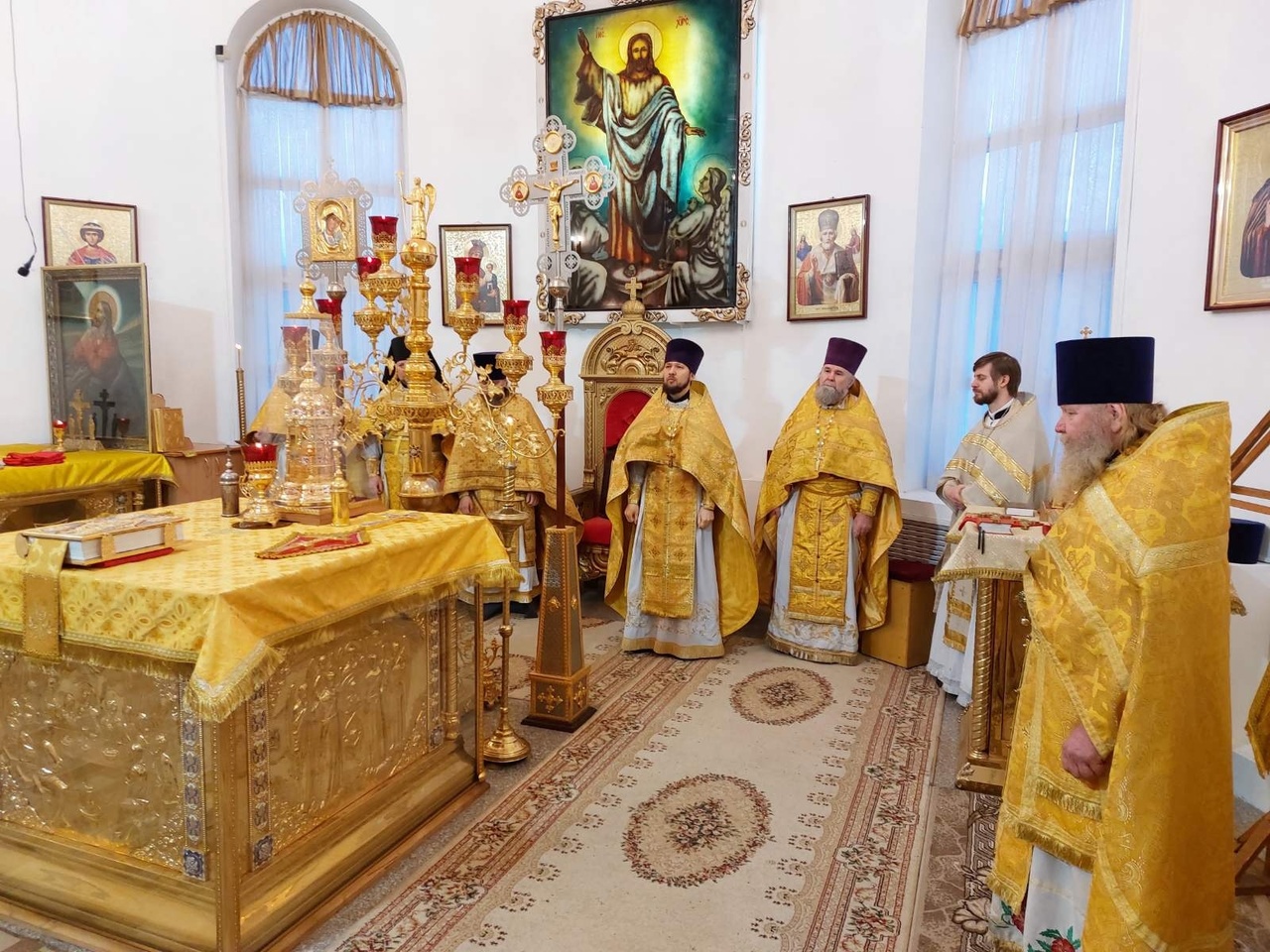 Престольные торжества прошли в храме святого праведного Иоанна Кронштадтского